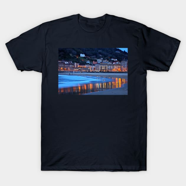 Playa Gros (Zurriola), Donostia-San Sebastian T-Shirt by Cretense72